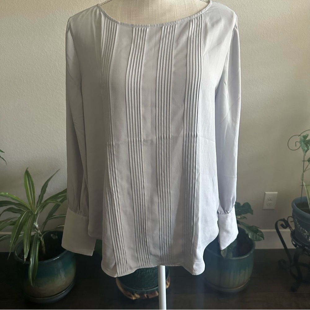 Ann Taylor || gray pleated blouse